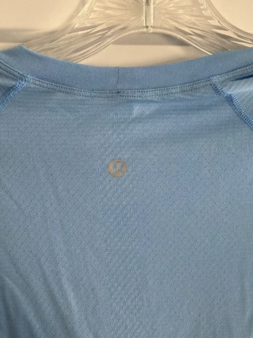 Lululemon Size 6 Swiftly Tech Long Sleeve 2.0 T-Shirt in Race Length